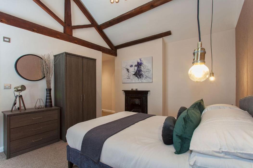 Stonehill House Apartment *