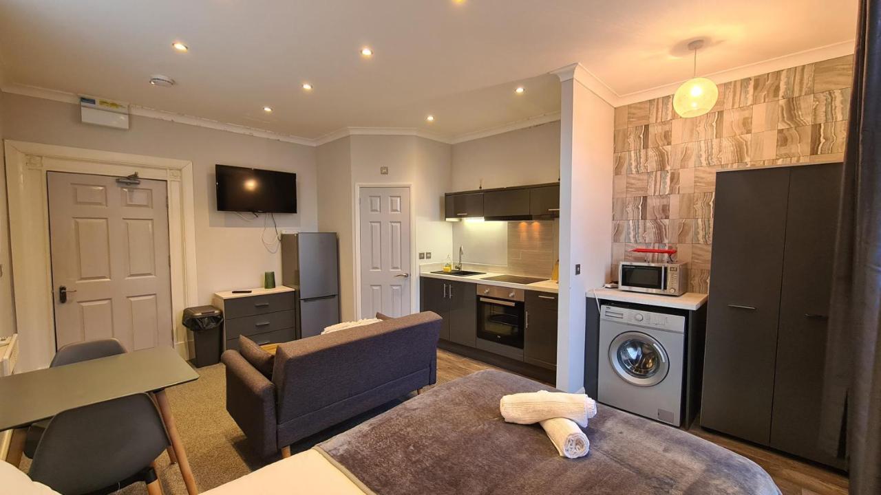 Stonehill House Apartment *
